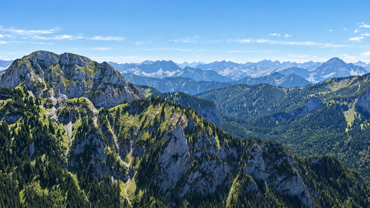 Alpine Berglandschaft als Heimat unserer Spezialitäten